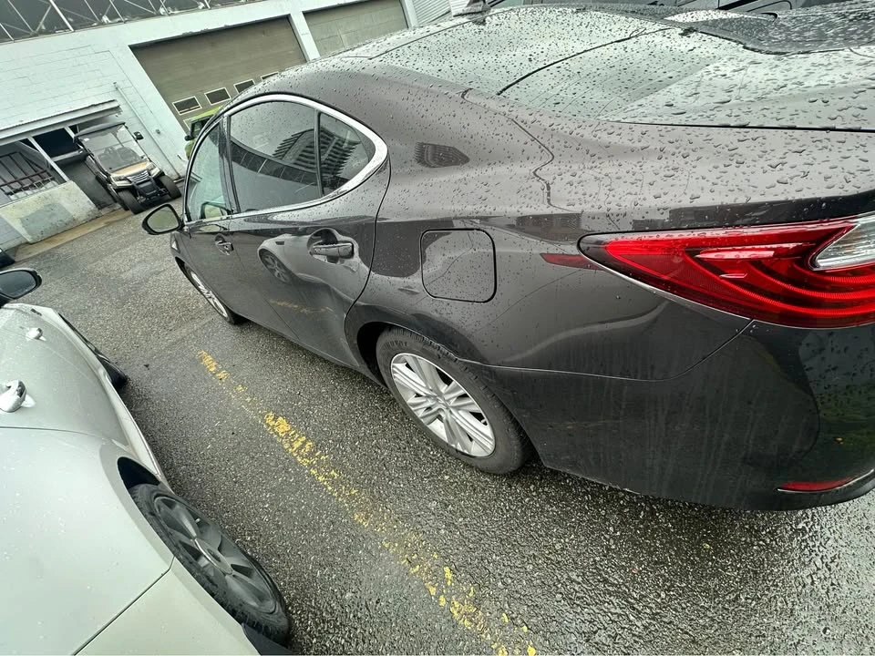 2013 Lexus ES 6th Gen - Image 12 of 12