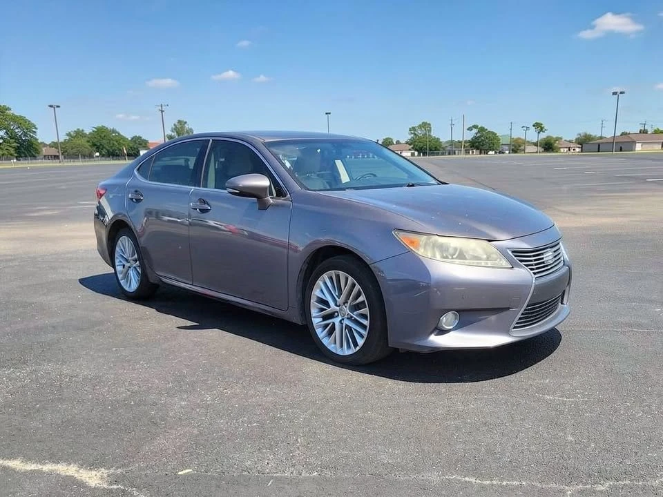 2013 Lexus ES 6th Gen - Image 6 of 17