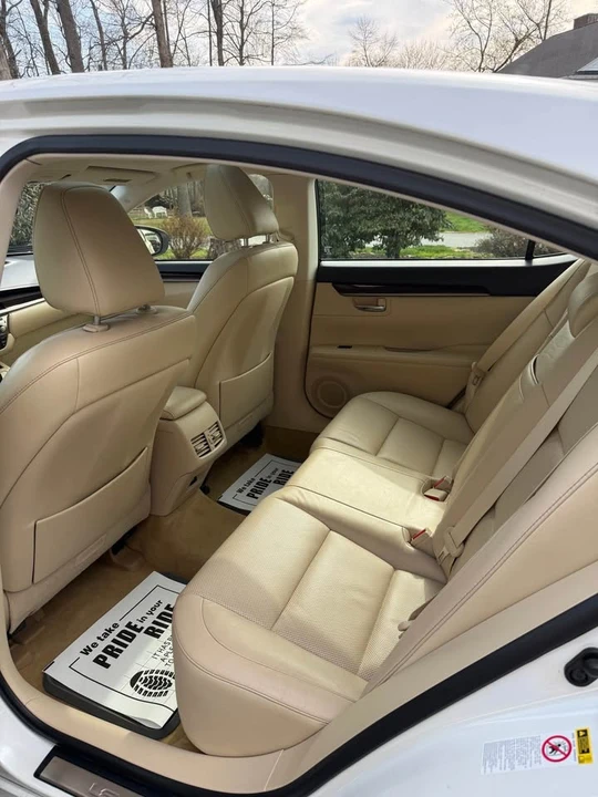 2013 Lexus ES 6th Gen - Image 20 of 20