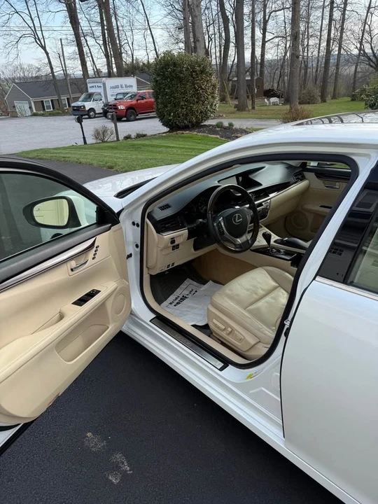 2013 Lexus ES 6th Gen - Image 13 of 20