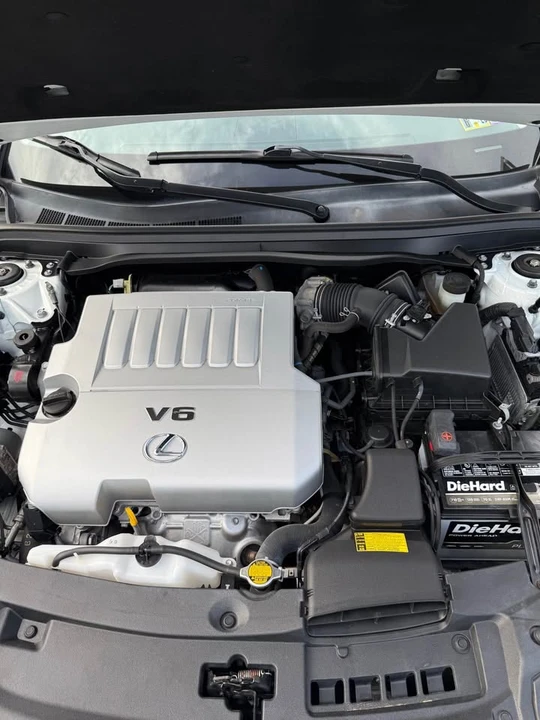 2013 Lexus ES 6th Gen - Image 8 of 20