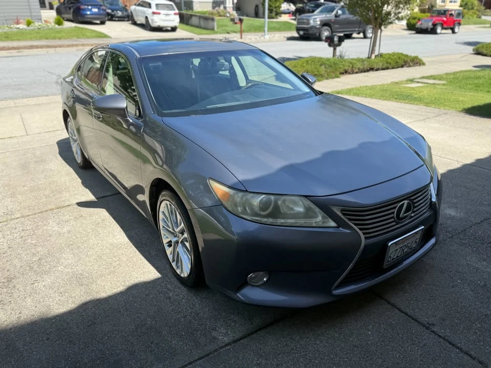 2013 Lexus ES 6th Gen - Image 4 of 14