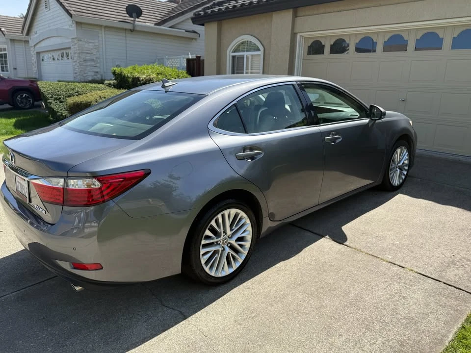 2013 Lexus ES 6th Gen - Image 10 of 14