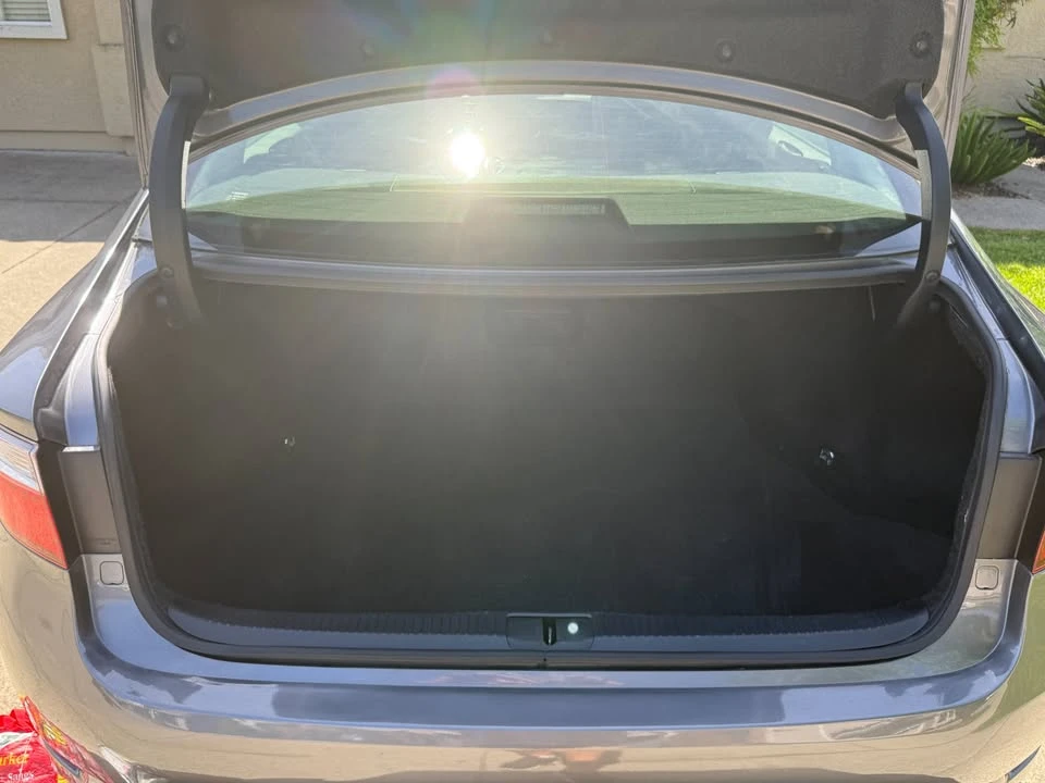 2013 Lexus ES 6th Gen - Image 9 of 14