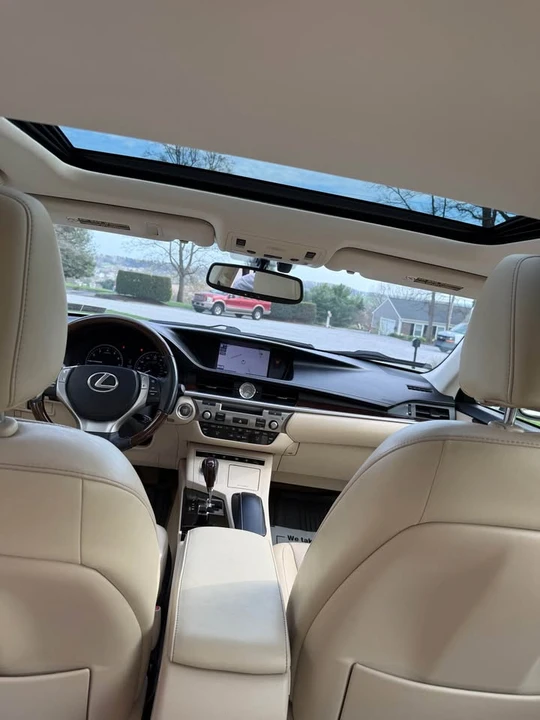 2013 Lexus ES 6th Gen - Image 12 of 20