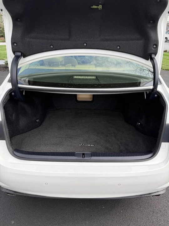 2013 Lexus ES 6th Gen - Image 11 of 20