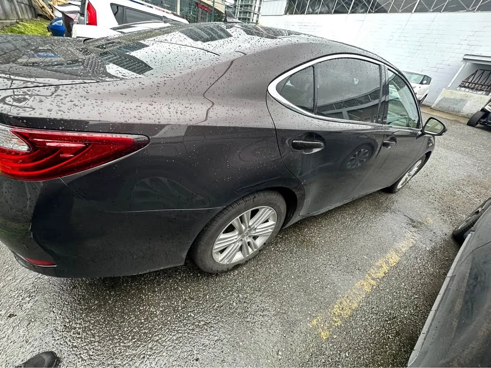 2013 Lexus ES 6th Gen - Image 9 of 12