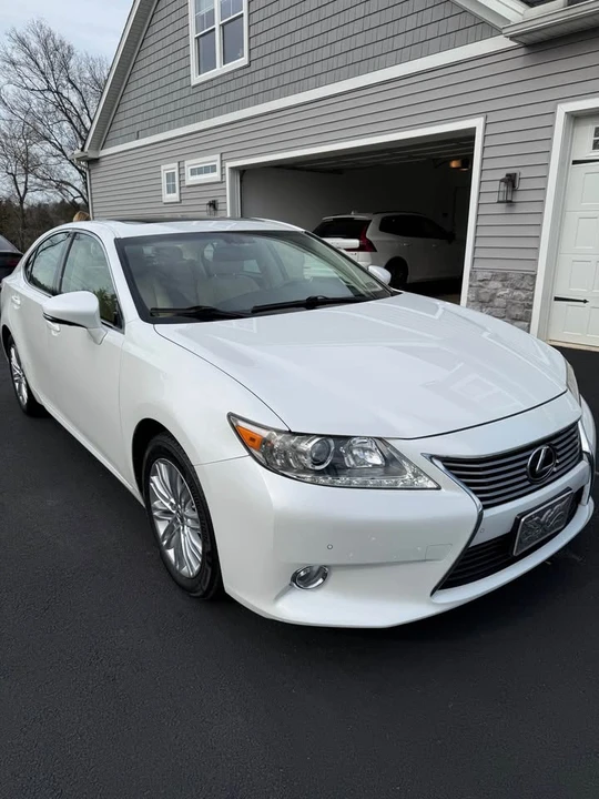 2013 Lexus ES 6th Gen - Image 3 of 20