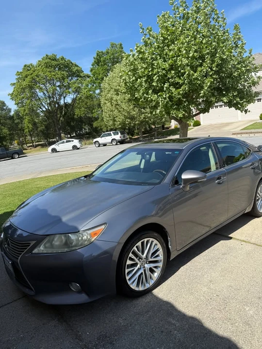 2013 Lexus ES 6th Gen - Image 3 of 14
