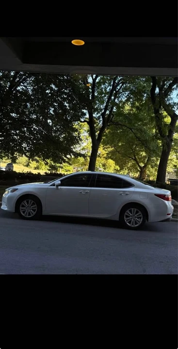 2013 Lexus ES 6th Gen - Image 3 of 11