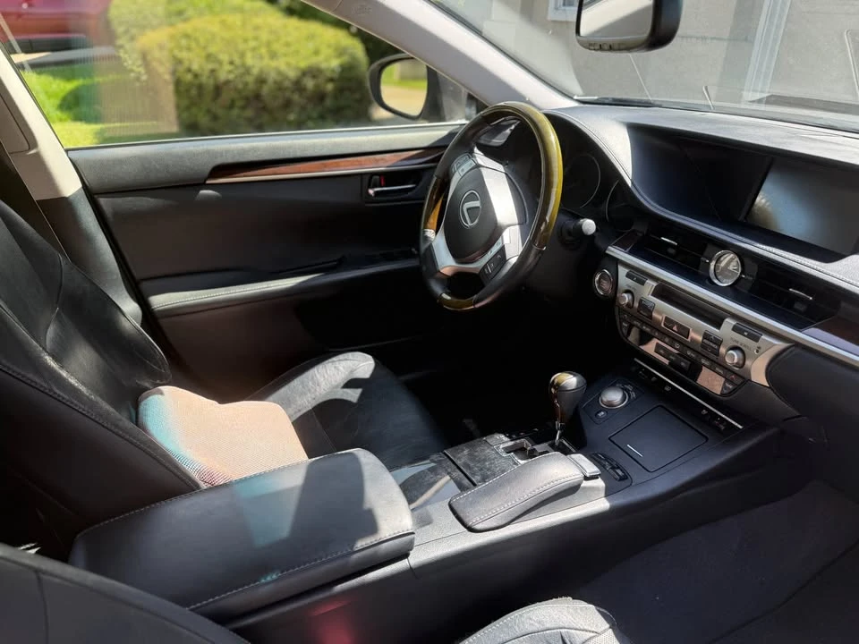 2013 Lexus ES 6th Gen - Image 13 of 14
