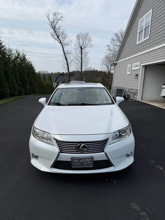2013 Lexus ES 6th Gen - Image 2 of 20