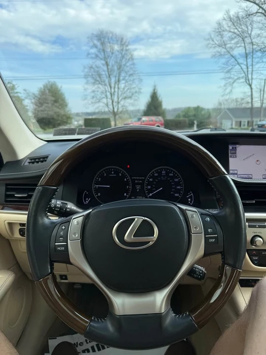 2013 Lexus ES 6th Gen - Image 14 of 20