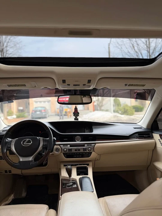2013 Lexus ES 6th Gen - Image 8 of 15