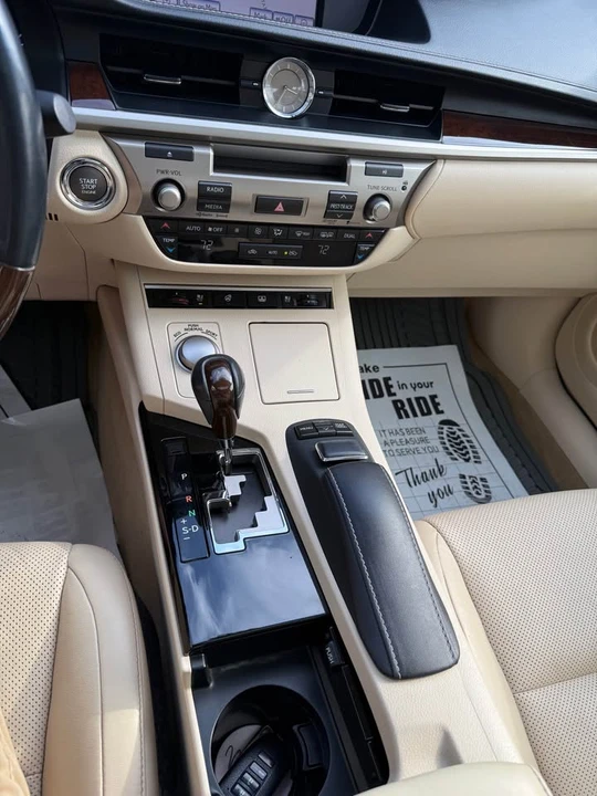 2013 Lexus ES 6th Gen - Image 18 of 20