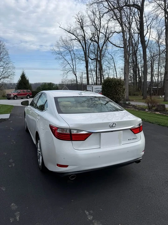 2013 Lexus ES 6th Gen - Image 5 of 20