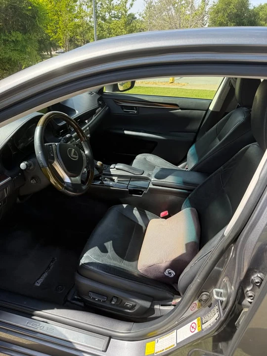 2013 Lexus ES 6th Gen - Image 5 of 14