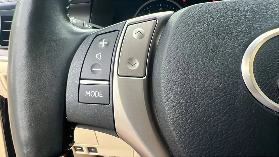 2013 Lexus ES 6th Gen - Image 11 of 20