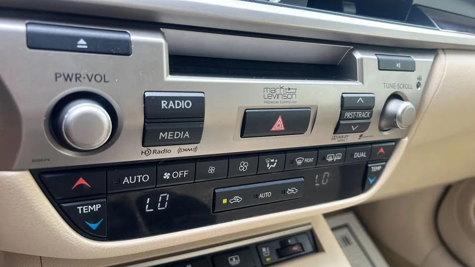 2013 Lexus ES 6th Gen - Image 19 of 20