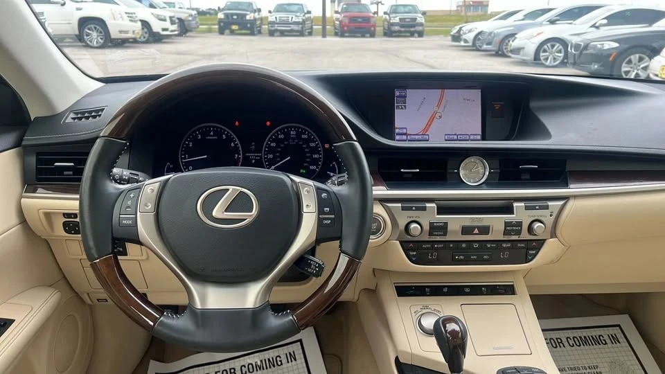 2013 Lexus ES 6th Gen - Image 9 of 20