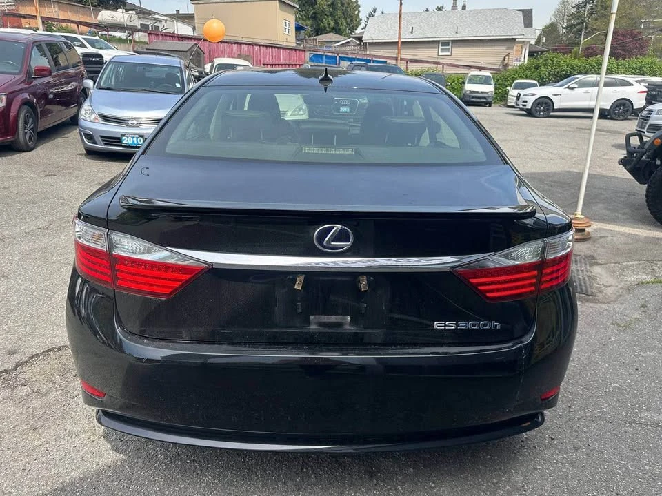 2013 Lexus ES 6th Gen - Image 6 of 15
