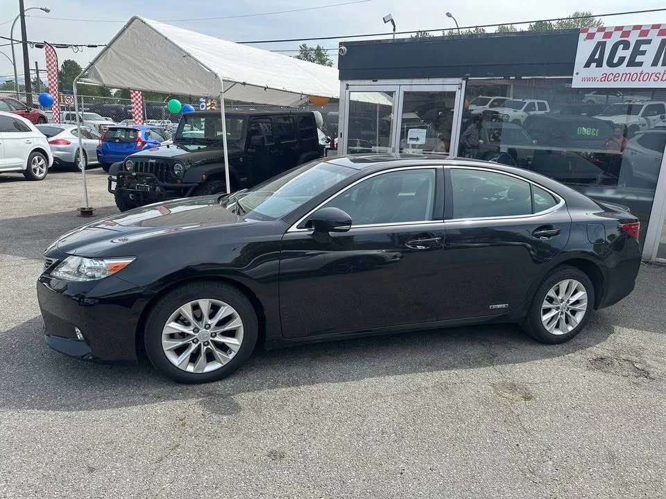 2013 Lexus ES 6th Gen - Image 2 of 15