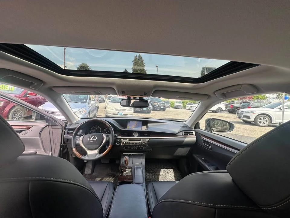 2013 Lexus ES 6th Gen - Image 10 of 15