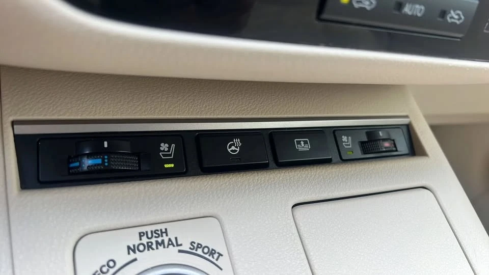 2013 Lexus ES 6th Gen - Image 20 of 20