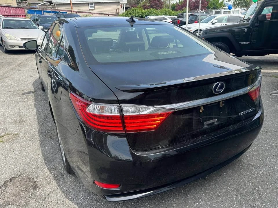 2013 Lexus ES 6th Gen - Image 7 of 15