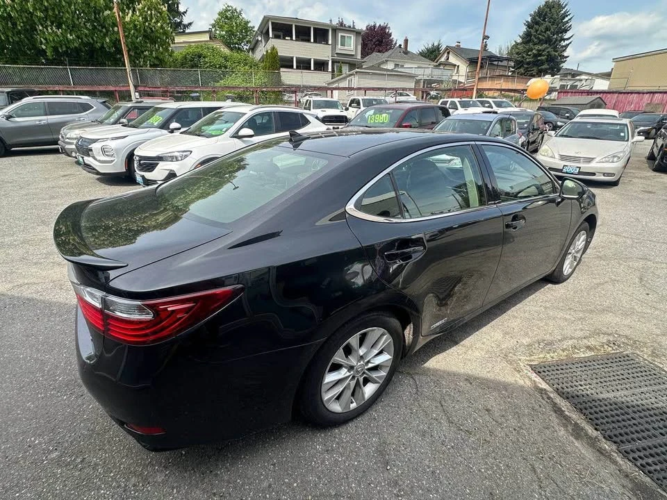 2013 Lexus ES 6th Gen - Image 5 of 15