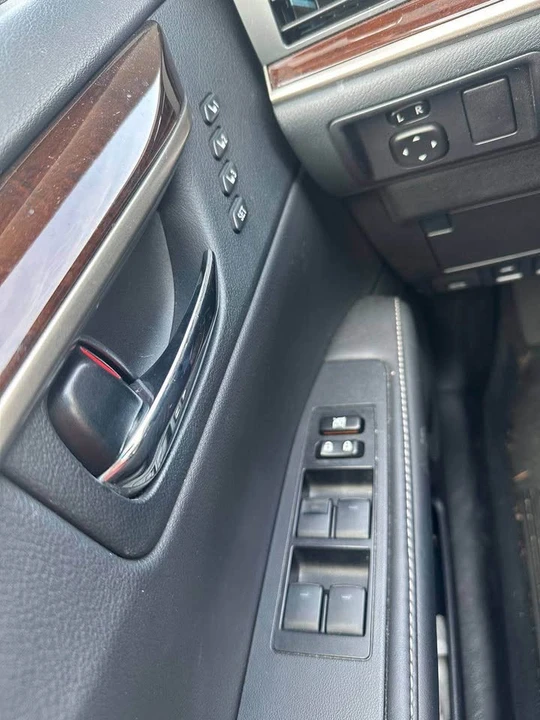 2013 Lexus ES 6th Gen - Image 12 of 15