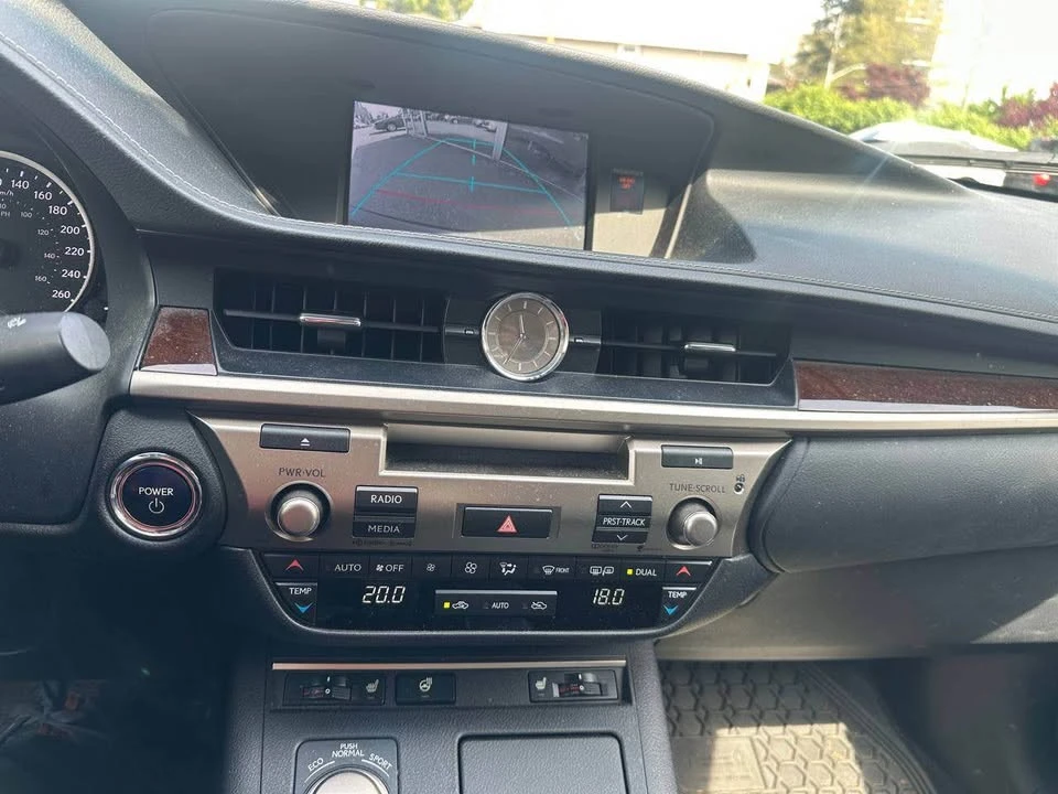 2013 Lexus ES 6th Gen - Image 11 of 15