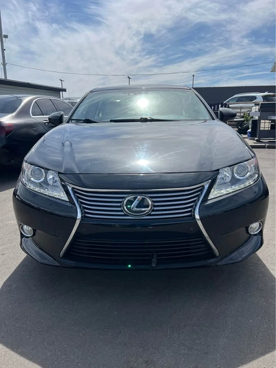 2013 Lexus ES 6th Gen - Image 2 of 13