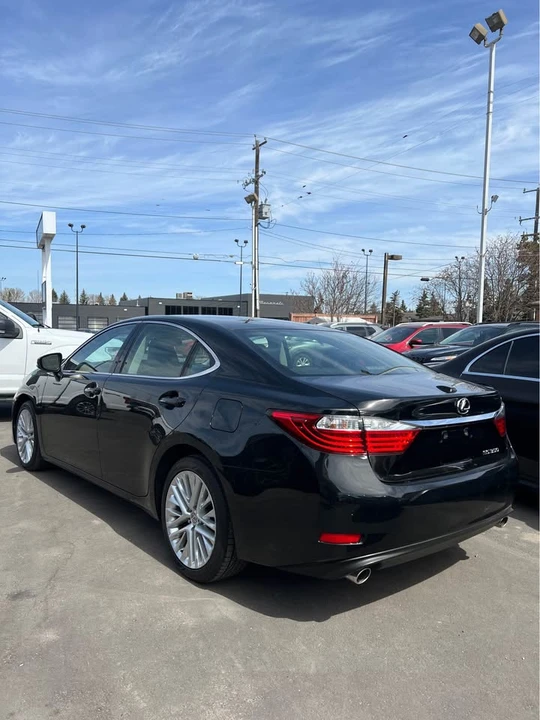 2013 Lexus ES 6th Gen - Image 5 of 13