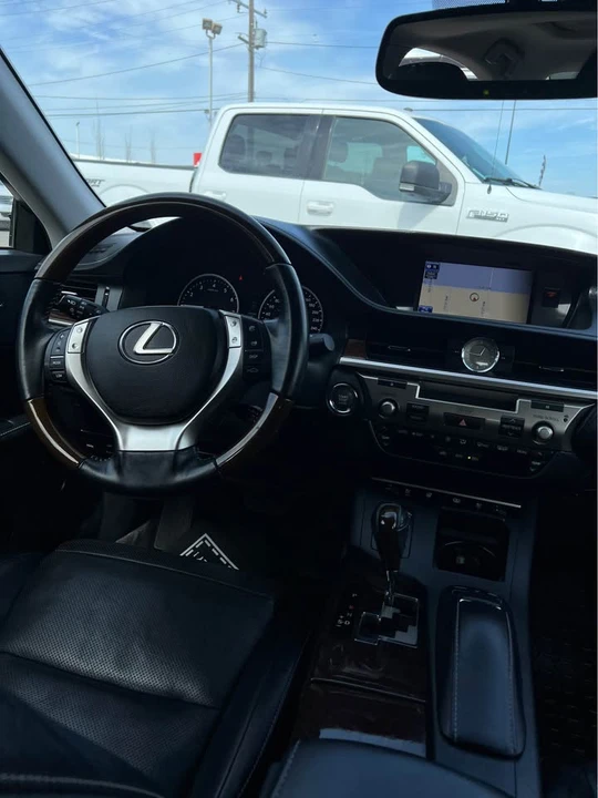 2013 Lexus ES 6th Gen - Image 9 of 13