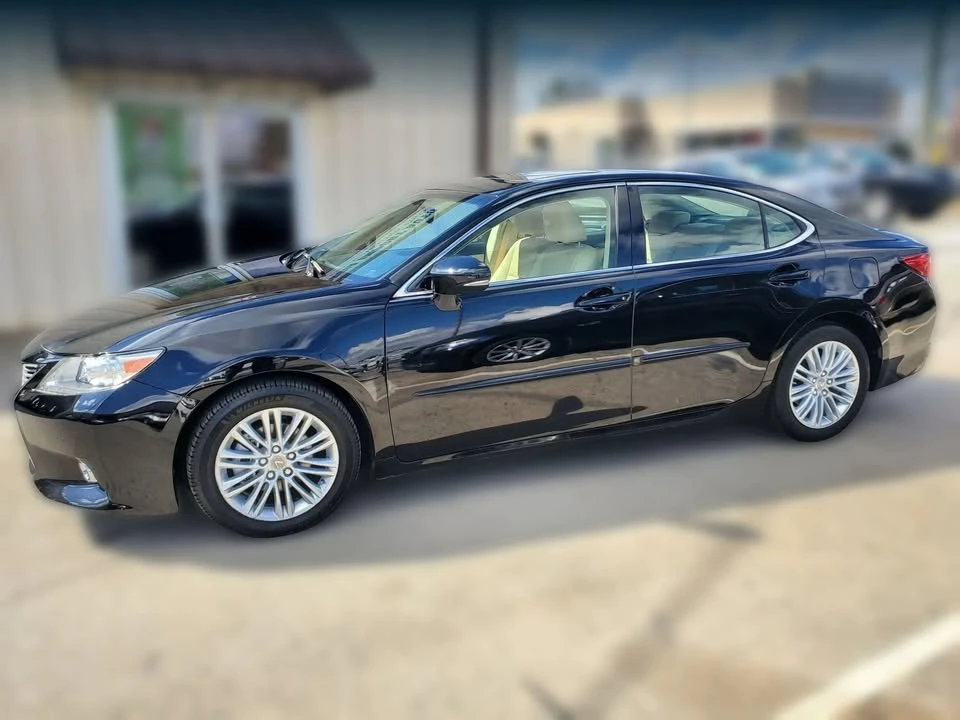 2013 Lexus ES 6th Gen - Image 5 of 10