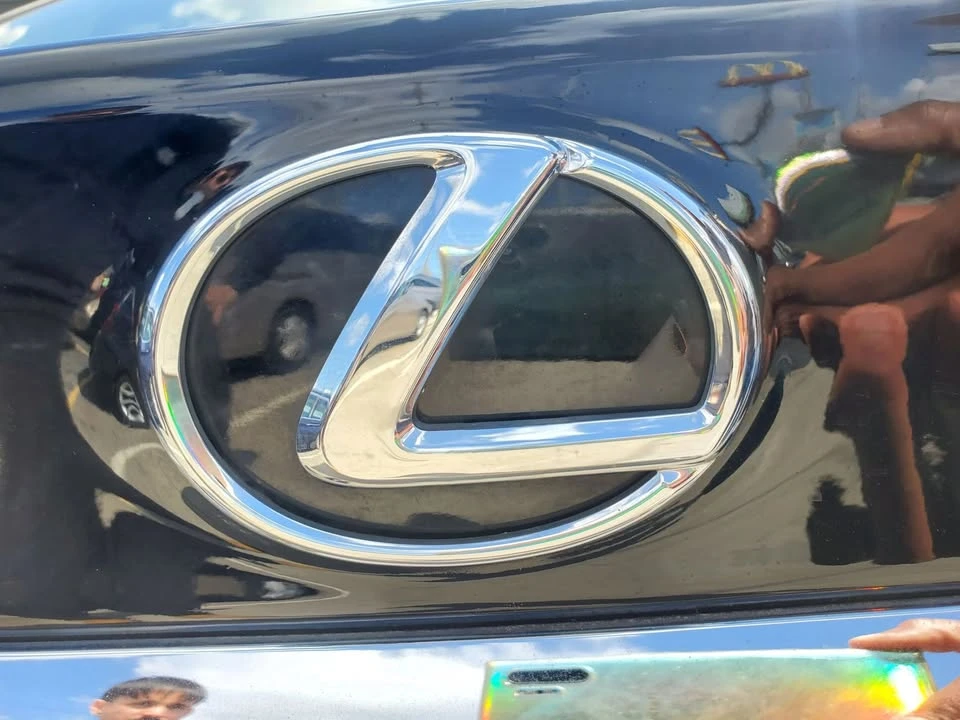 2013 Lexus ES 6th Gen - Image 8 of 10