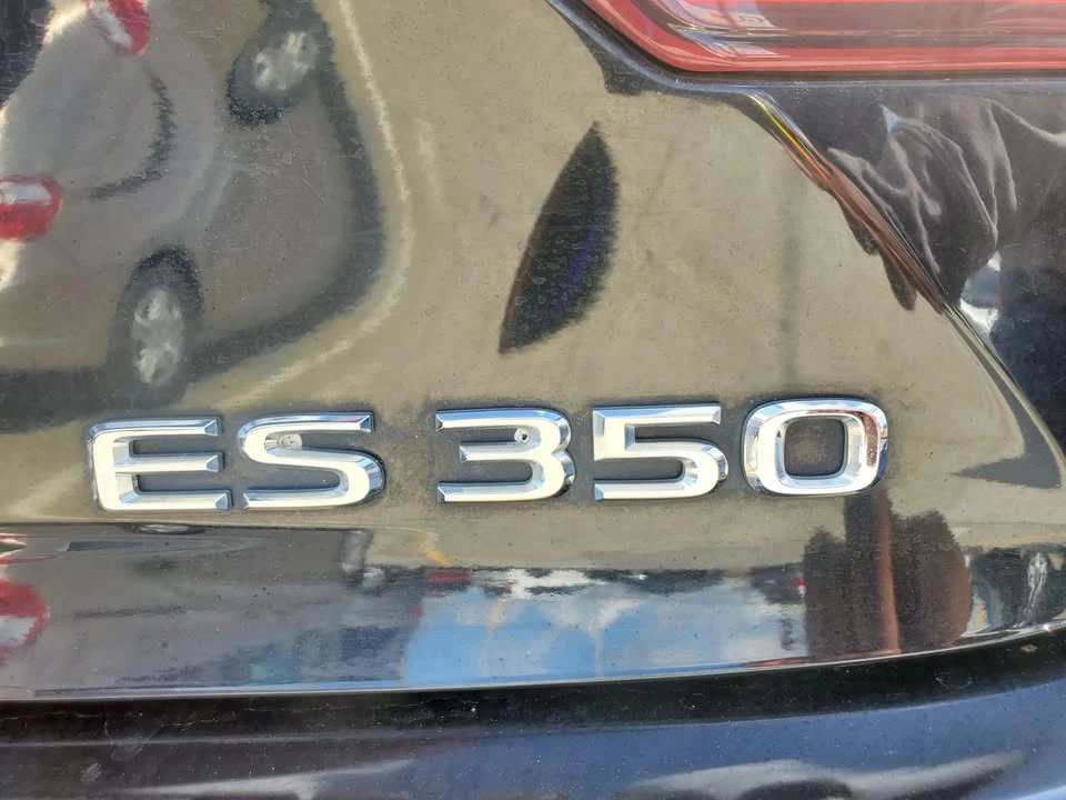 2013 Lexus ES 6th Gen - Image 9 of 10