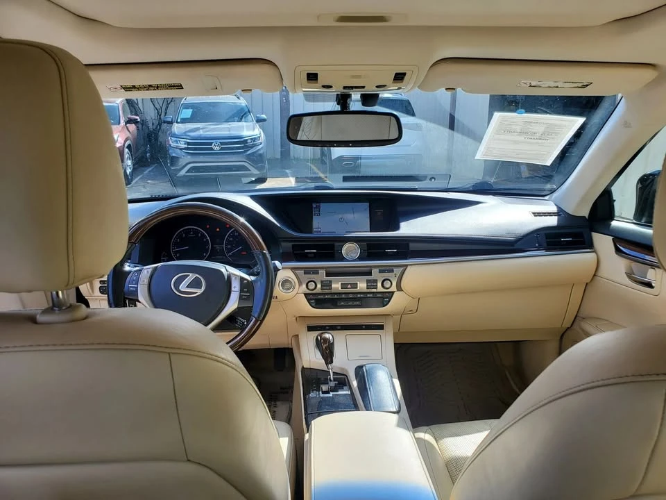 2013 Lexus ES 6th Gen - Image 2 of 10