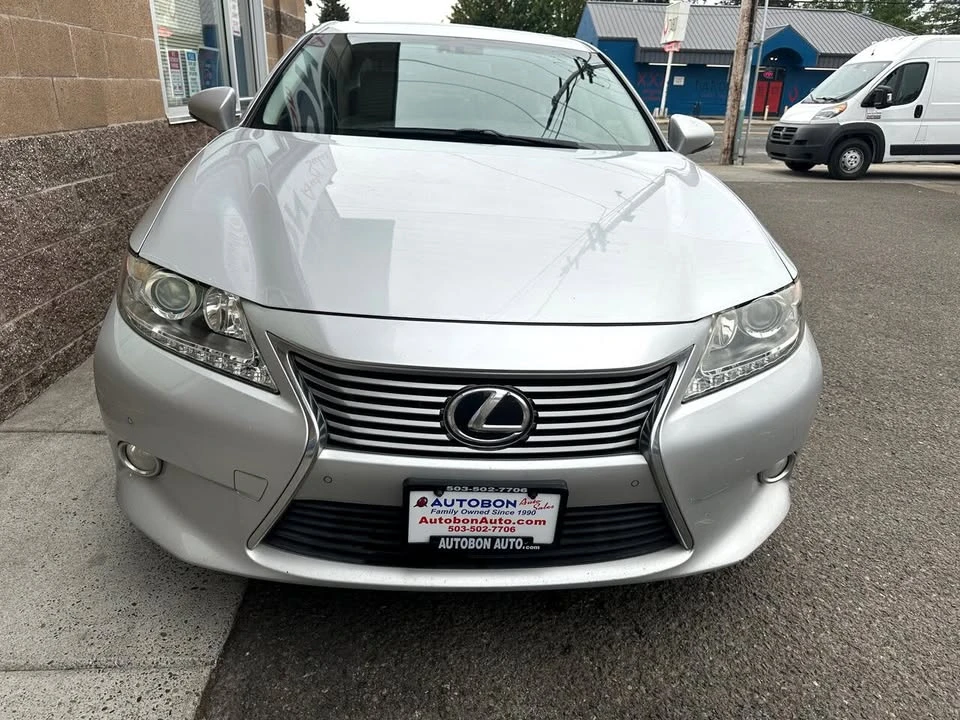 2013 Lexus ES 6th Gen - Image 2 of 18