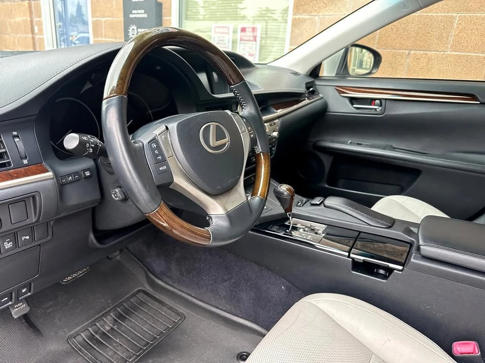 2013 Lexus ES 6th Gen - Image 6 of 18