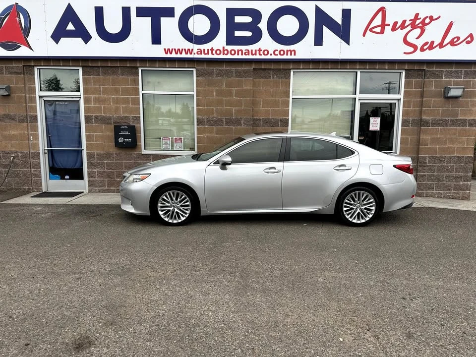 2013 Lexus ES 6th Gen - Image 3 of 18