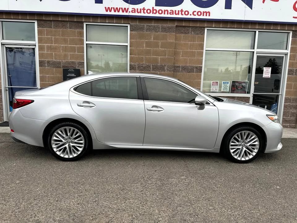 2013 Lexus ES 6th Gen - Image 16 of 18