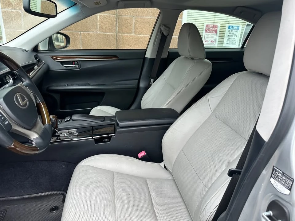 2013 Lexus ES 6th Gen - Image 10 of 18