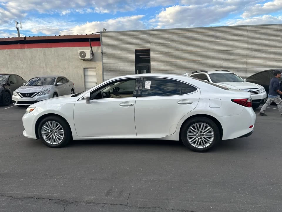 2013 Lexus ES 6th Gen - Image 6 of 11