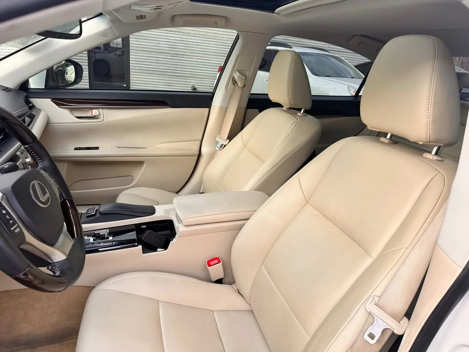 2013 Lexus ES 6th Gen - Image 10 of 11