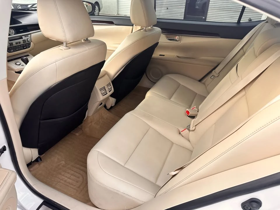 2013 Lexus ES 6th Gen - Image 11 of 11