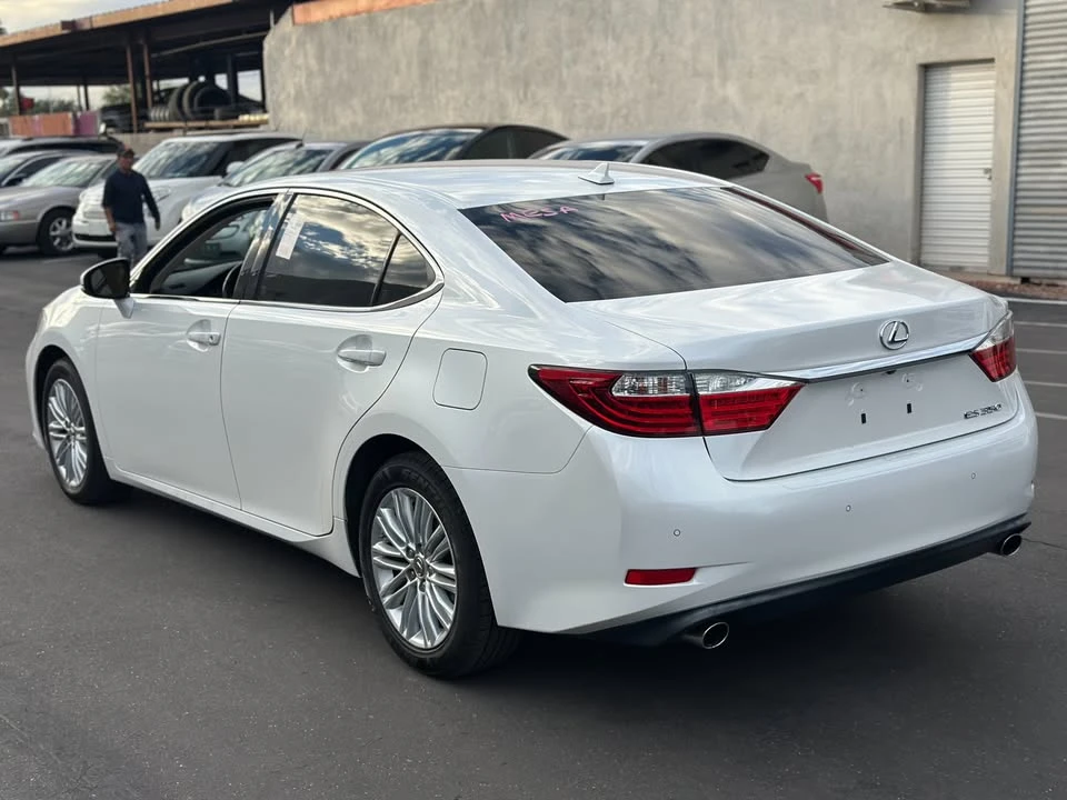 2013 Lexus ES 6th Gen - Image 5 of 11