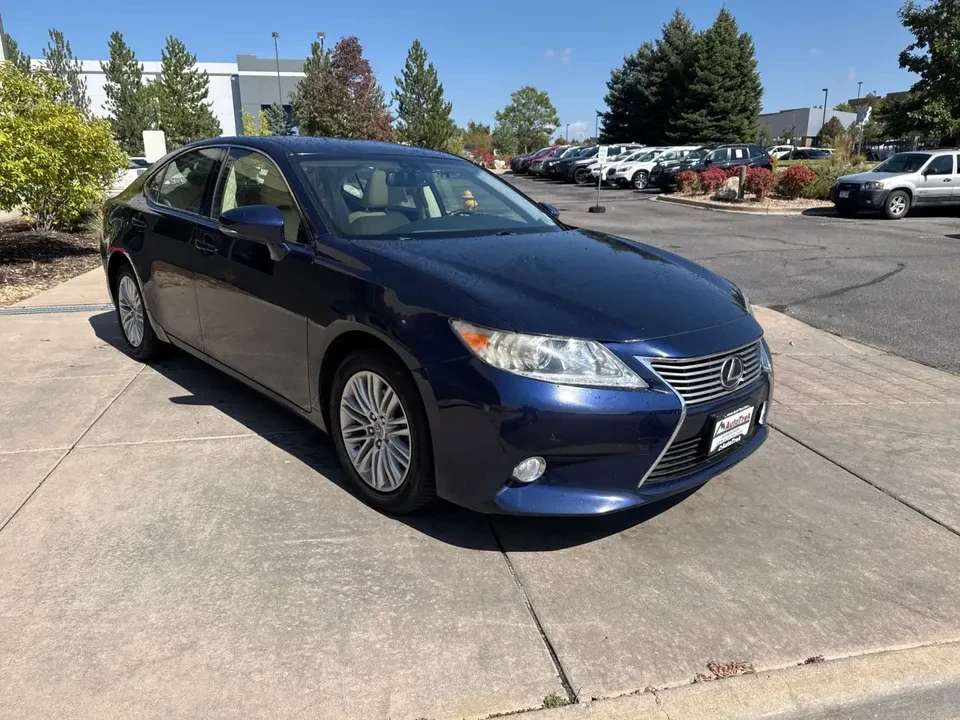 2013 Lexus ES 6th Gen - Image 2 of 15