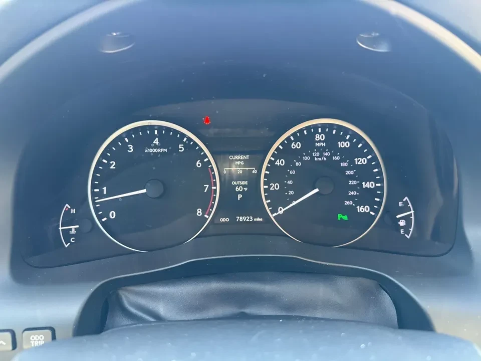 2013 Lexus ES 6th Gen - Image 9 of 15